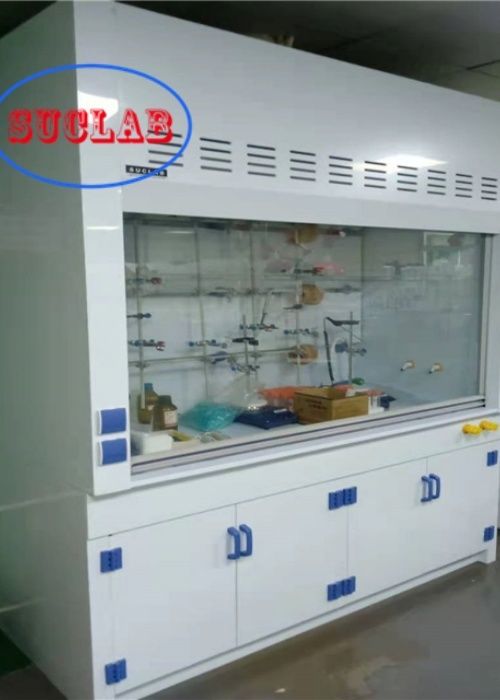 Neueste Unternehmensnachrichten über Was ist der Unterschied zwischen Abzügen und Sicherheitswerkbänken?